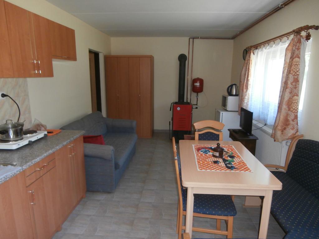 Vila Jaro Appartement Chocerady Buitenkant foto